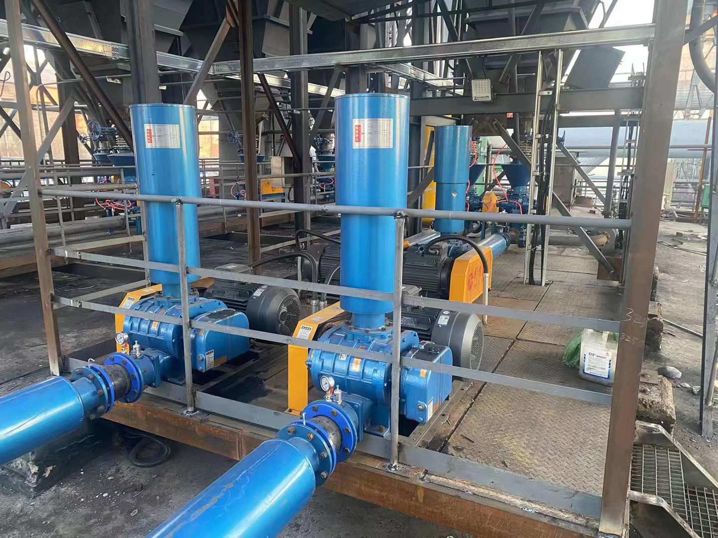 Materialni samarali qayta ishlash uchun chang zarralarini pnevmatik tashish uskunasi